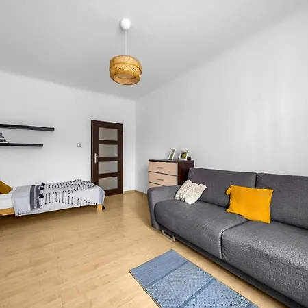 Airport - 47m2, Three Beds - By Rentujemy *